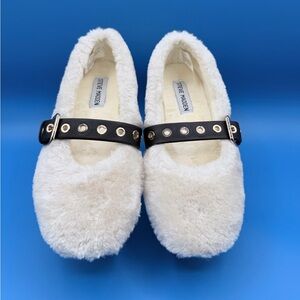 Steve Madden Toasty Beige Flats New in Box